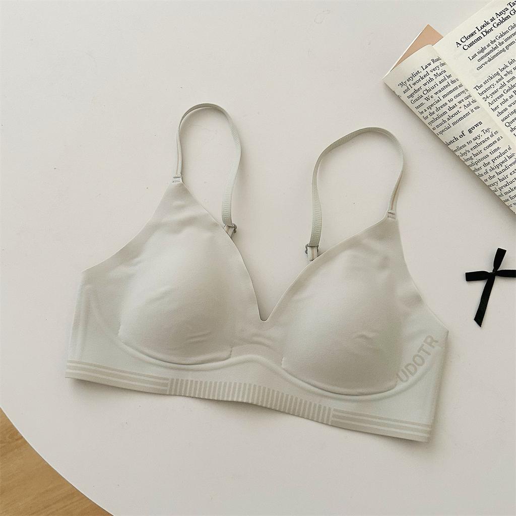 Liquid foundation invisible seamless women's big breasts show anti-sagging soft support thin French bra cover