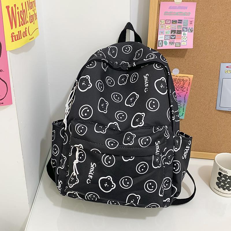 

Девочки Ученики начальной школы Милые улыбающиеся ученики средней школы Ученики средней школы Рюкзаки