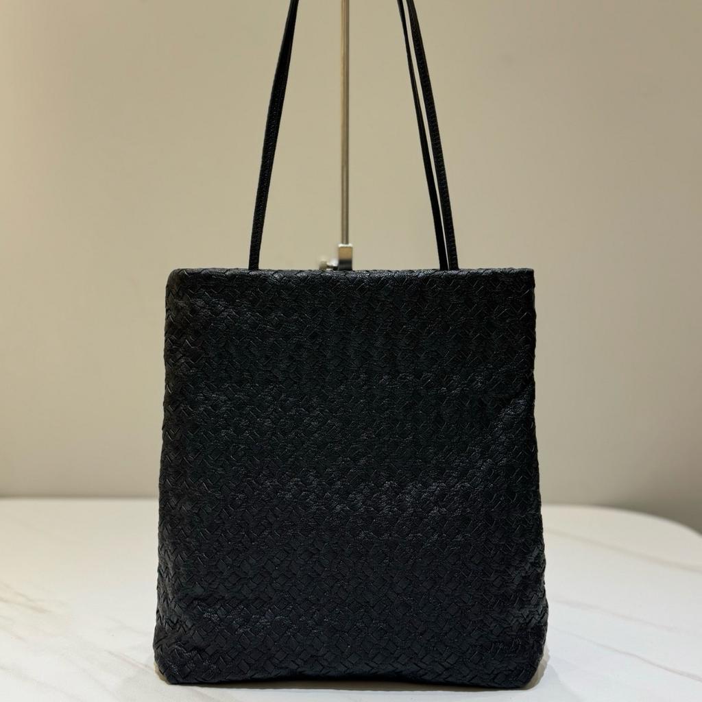 Minimalist Style Knitting Bag Women's 2025 New High-End Sense Small Crowd Single Shoulder Bag Easy-to-Carry Bag With Soft Lambskin Lining