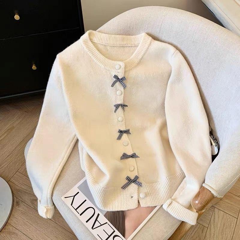 

Autumn and winter sweet solid color long-sleeved crew neck knitted sweater gentle wind bow design soft waxy sweater women Average size 57-131 білий