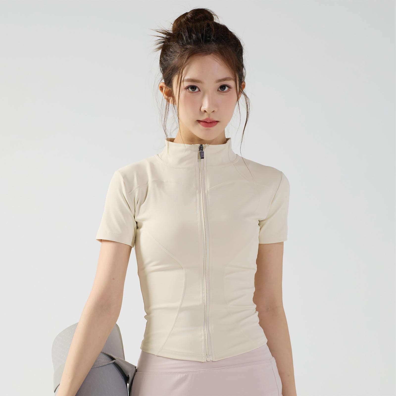 

Женская спортивная куртка с коротким рукавом, быстросохнущая - воротник-стойка, на молнии, идеально подходит для йоги, бега, велоспорта и пилатеса. L кремовый/кофейный