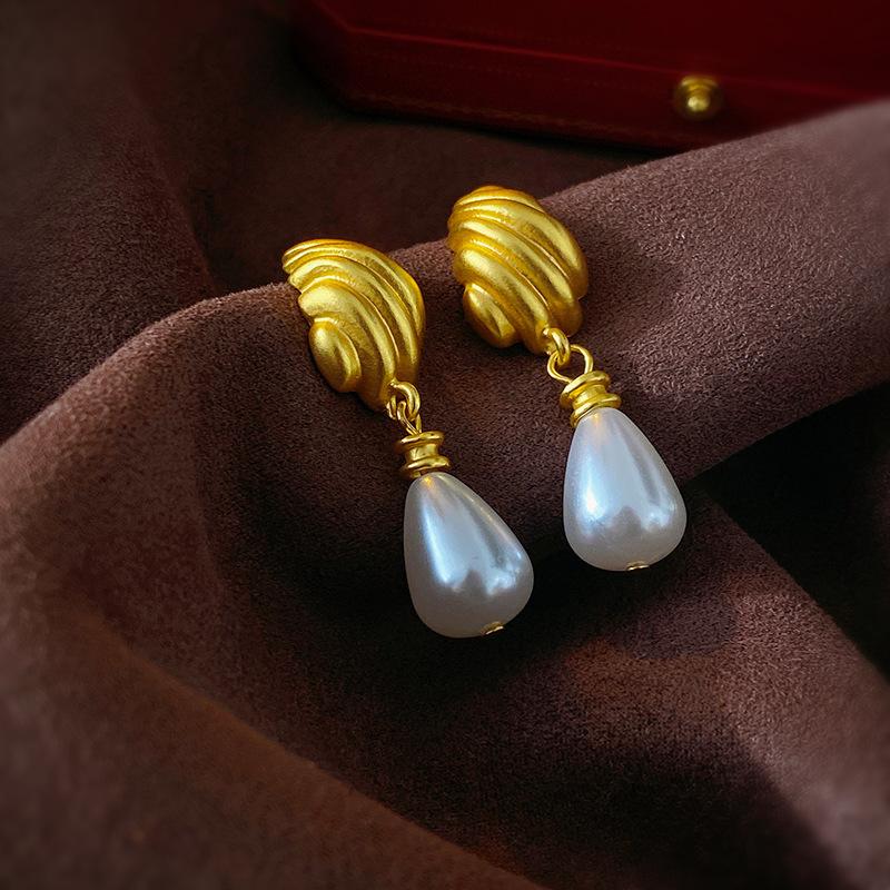 Medieval Vintage Silver Needle Earrings, Temperament Light Luxury Court Style Pearl Earrings Versatile High-end Retro Earrings