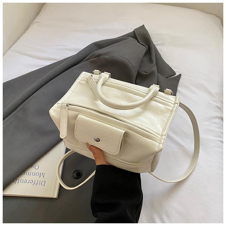 

Retro Versatile Handheld Small Square Bag Women s 2025 Autumn New Korean Version Solid Color Niche Light Luxury One-Shoulder Crossbody Bag белый