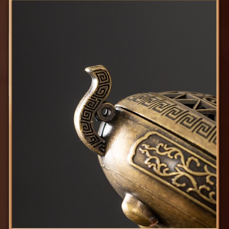 Binaural Antique Incense Burner Exquisite Pattern Hollow Three-legged Burner Indoor Alloy Incense Holders for Yoga Meditation Home Desktop Ornament