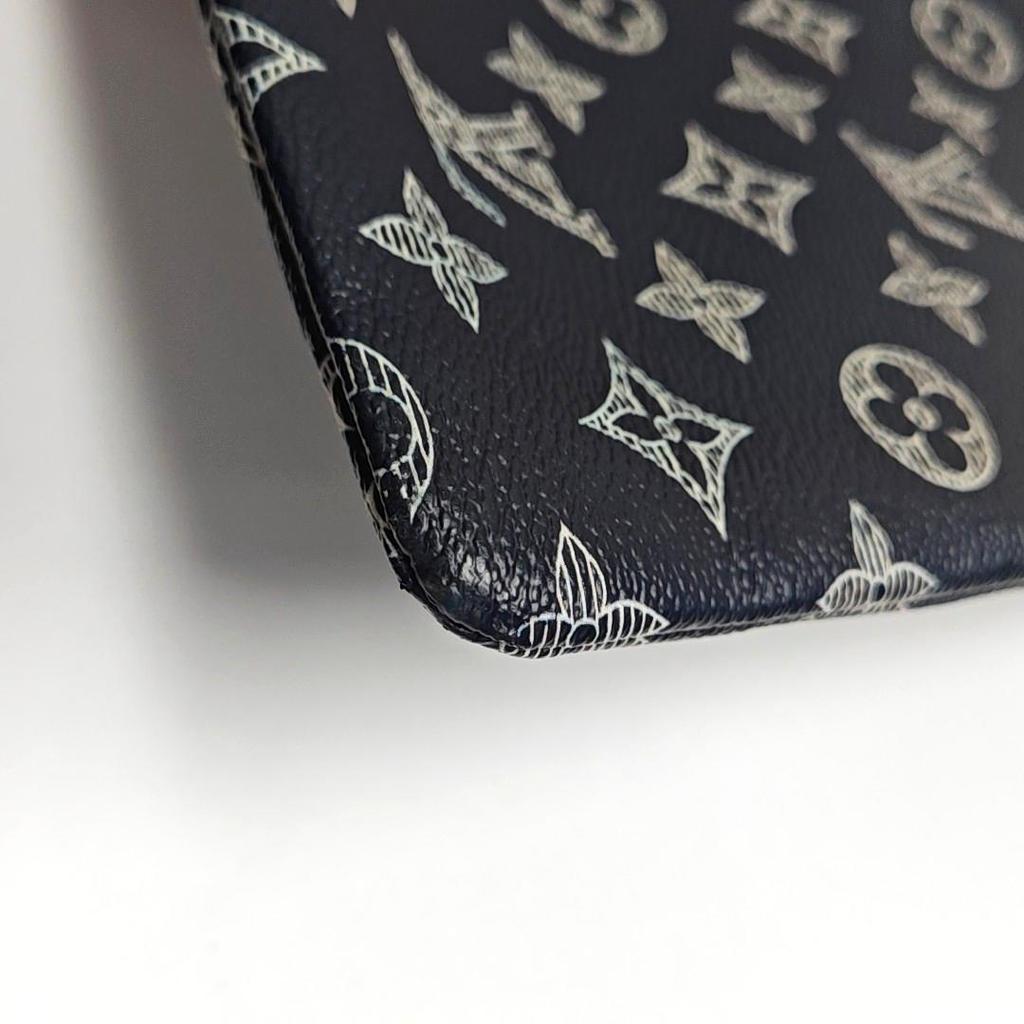 [Pre-Owned] Have A Vuitton Day Embroidered Logo Monogram Canvas Zippered Clutch - Very Good #1R2OG0R