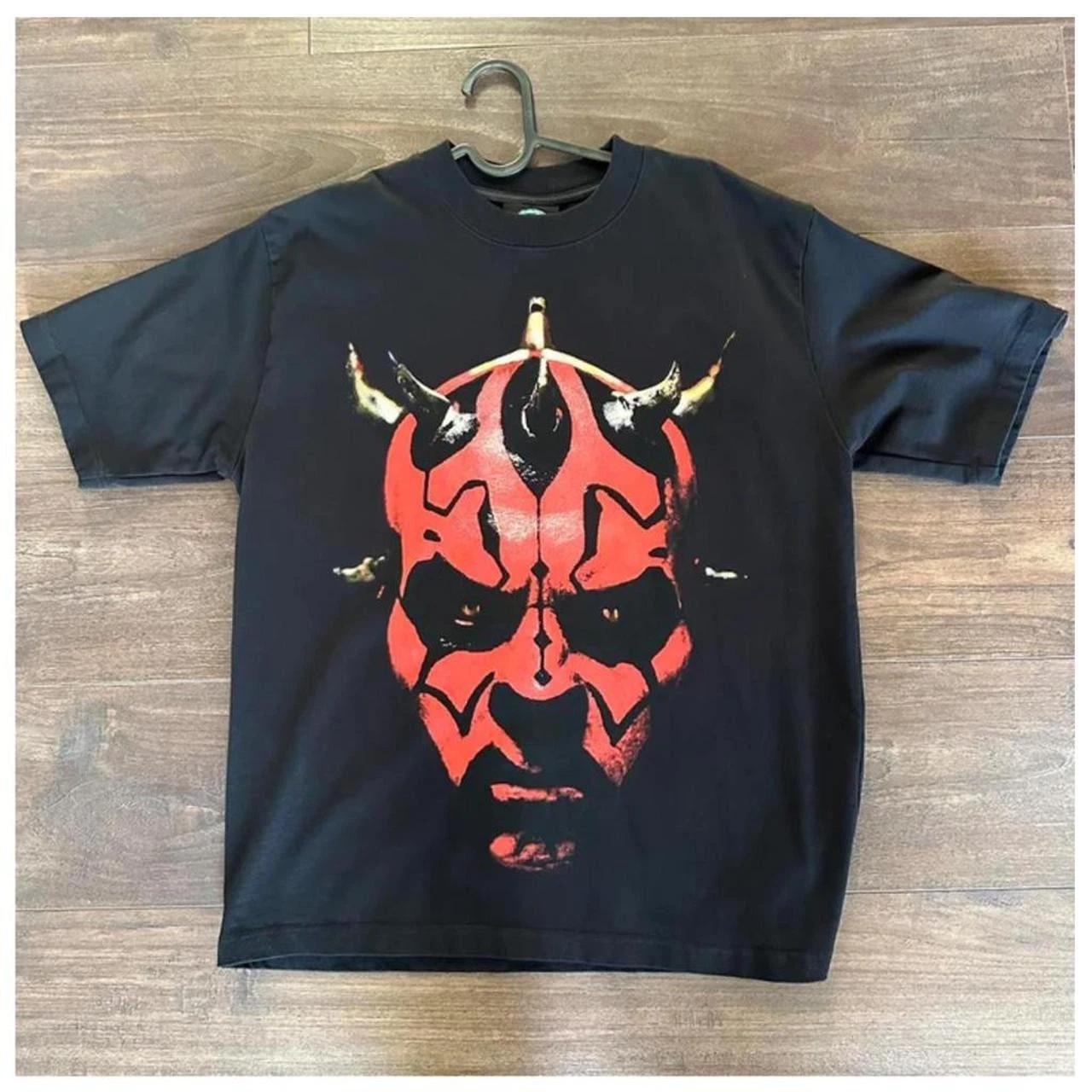 Black and red darth maul star war tshirt. vintage movie tshirt M