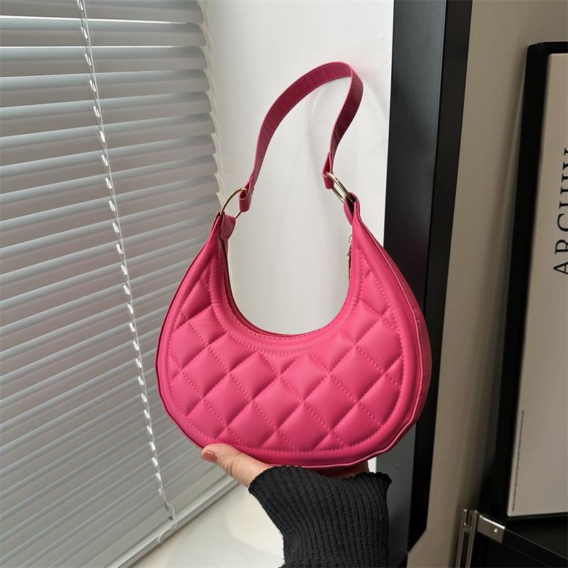 This year's popular fashion diamond shoulder bag women's 2024 autumn new versatile ins armpit bag Korean version of crescent women