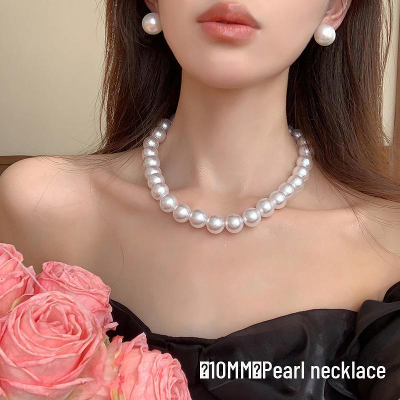 Luxury Korean Bucklo Pearl Necklace for Women: All-Match Love Pendant Clavicle Chain