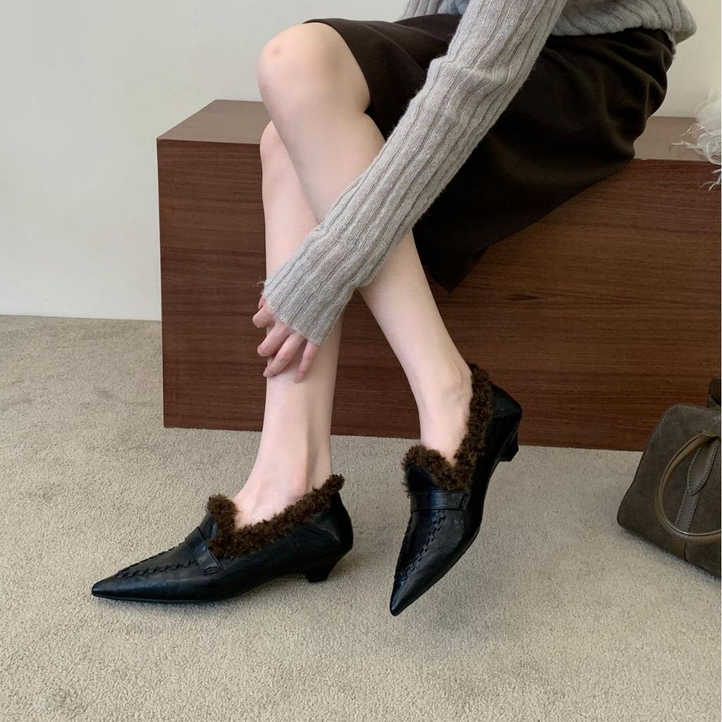 French autumn and winter retro woven velvet deep mouth pointed single shoes women's low heel fashion thin warm cotton shoes fluffy shoes