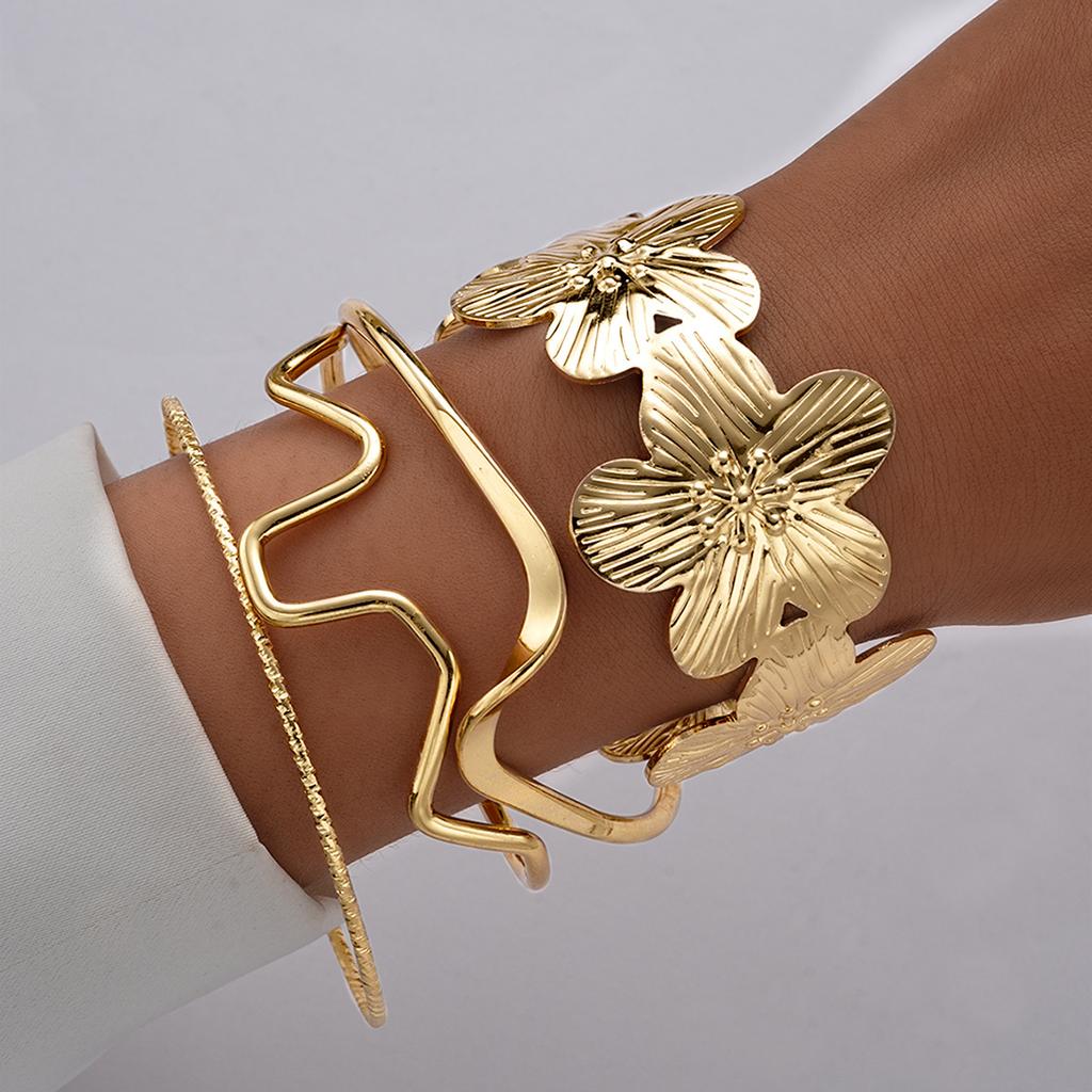 Conjunto de 4 Peças/Conjunto de Pulseiras Metálicas com Flores e Linhas em Relevo para Mulheres Senhoras Simplicidade Exagerada Conjunto de Pulseiras Acessórios de Joias para Férias