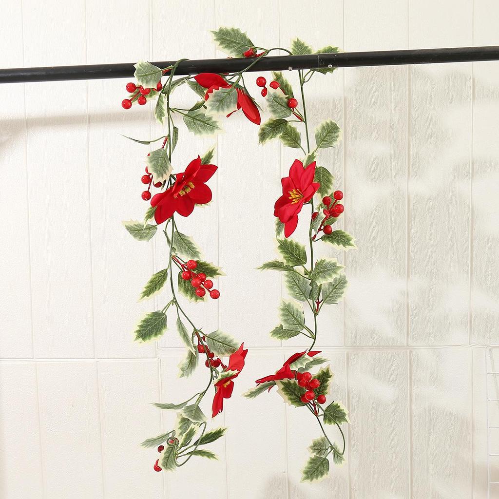 European and American Christmas Wall Hanging: Red Berry Rattan Decoration for Festive Atmosphere