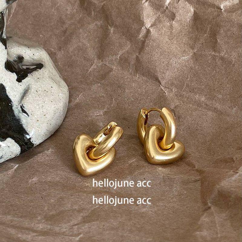 

Rudie in the Wild Copper-Plated Gold Ear Ring Fashion Retro Matte Gold Heart Pendant Earrings Female Easiest for Match Earrings Matte Gold Love Earrings Pair