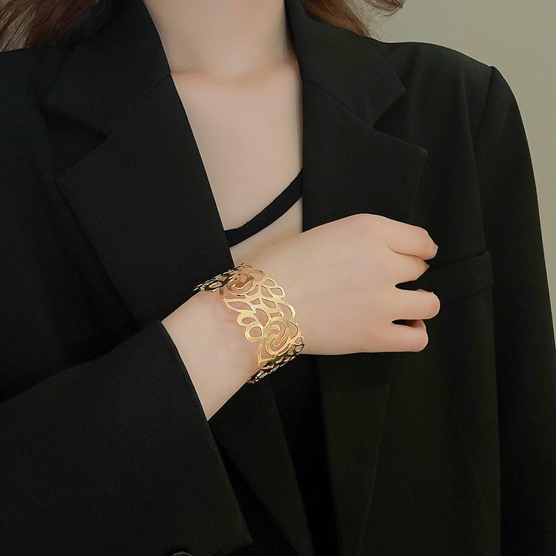 Euro-American Metal Open Armlet Bangle: Trendy Dual-Use Bracelet with Influencer Style