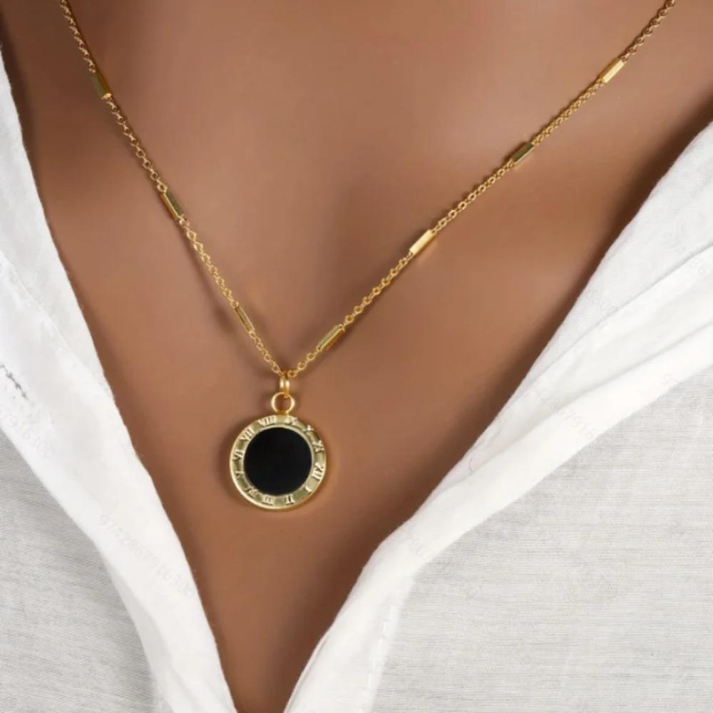 Vintage Roman Numeral Black Dial Pendant Necklace for Women New Trend Girls Clavicle Chain Jewelry Gifts