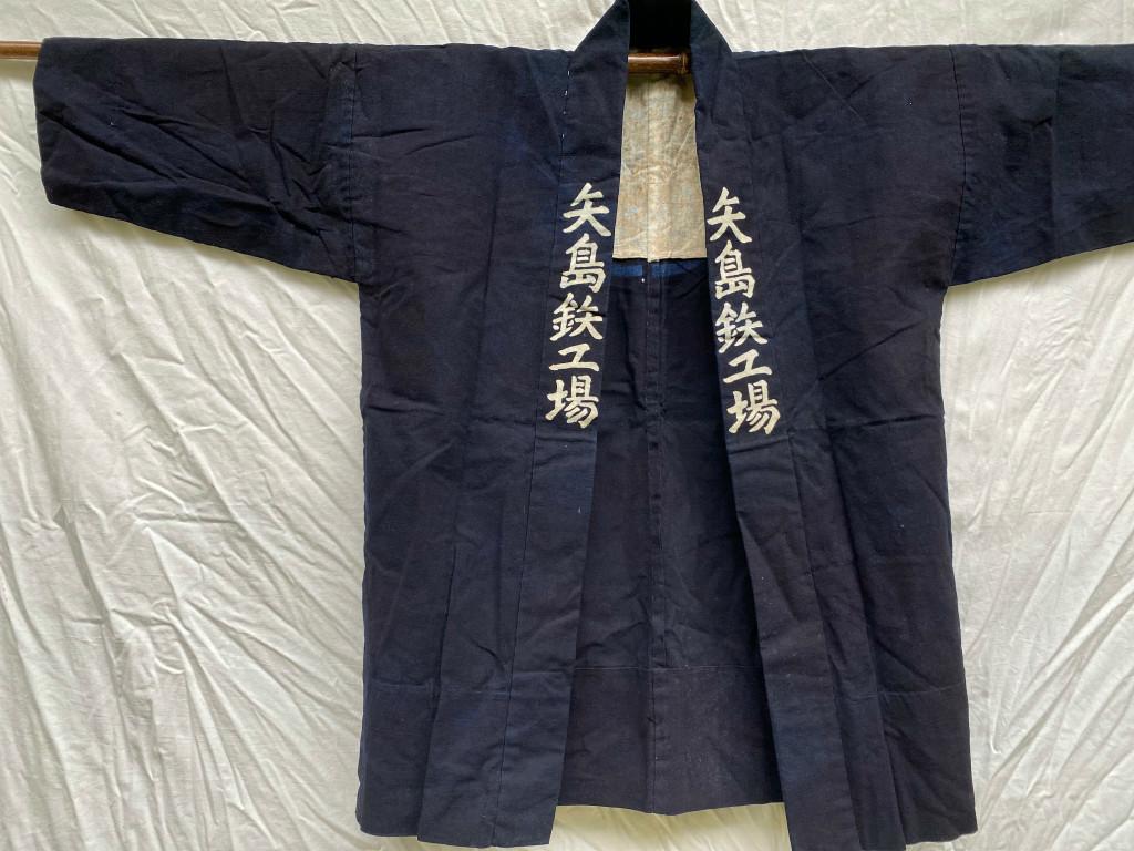 [USED] Antique Indigo Happi Coat, Subtle Back Oshima Crest, Pre-war Japanese Style, Hand-Sewn Cotton Haori, Rare Aizome Fabric, Authentic Japan Decor