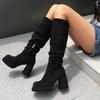Stivali Alti da Donna in Camoscio con Tacco Chunky e Punta Tonda - Piattaforma Impermeabile Pieghettata Autunno/Inverno.