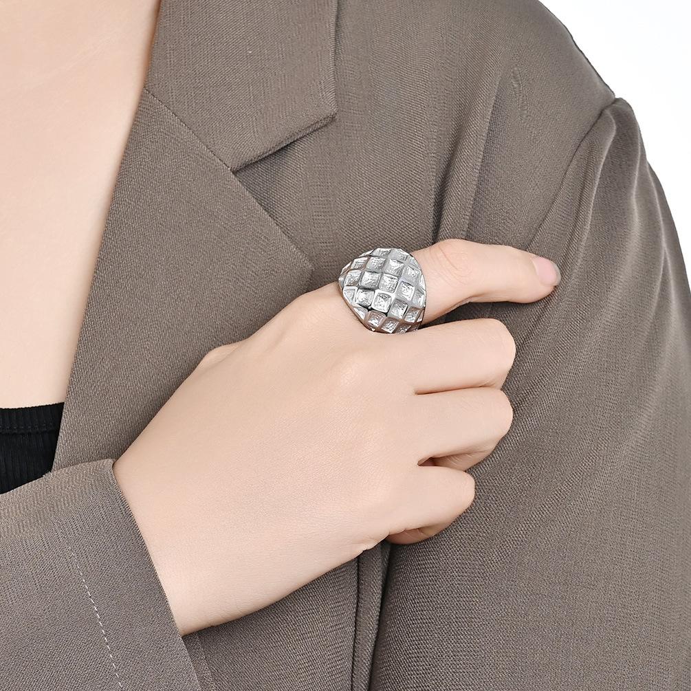 New Arrival Stainless Steel Golden Honeycomb Pattern Ring for Women