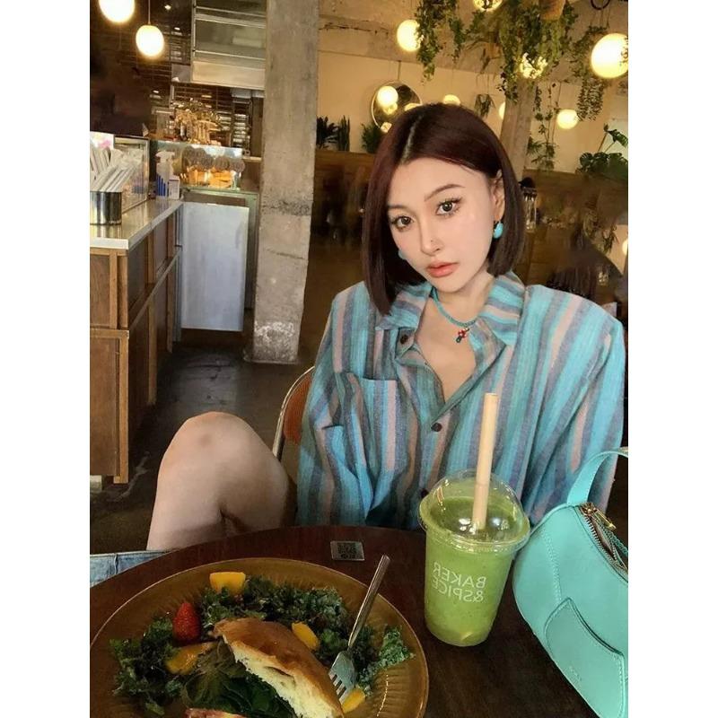 

Women s Turquoise And Pink Striped Oversized Long-Sleeve Shirt With Collar And Button Design S синій