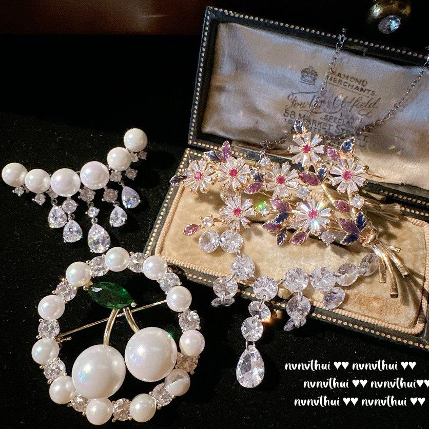 Yuji Colorful Pearl Water Drop Gemstone Brooch, Mermaid Tears, Plated With 18K Gold, Teardrop String Fringed Zircon Necklace.