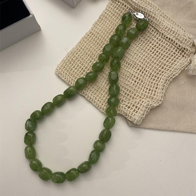 Emerald Green Avocado Beaded Necklace with Yuanbao Buckle - High-End Natural Stone Clavicle Chain
