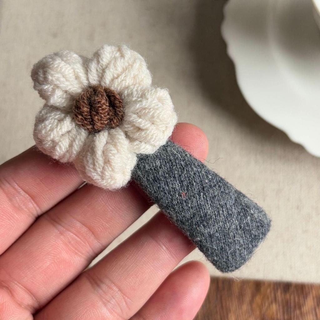 Autumn/Winter Forest-Style Knitted Flower Hair Clip for Bangs