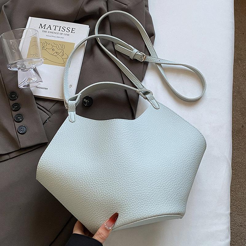 This year, the Korean version of the simple lychee pattern portable mother and child bag is popular, high-end, lightweight and versatile fashion mess