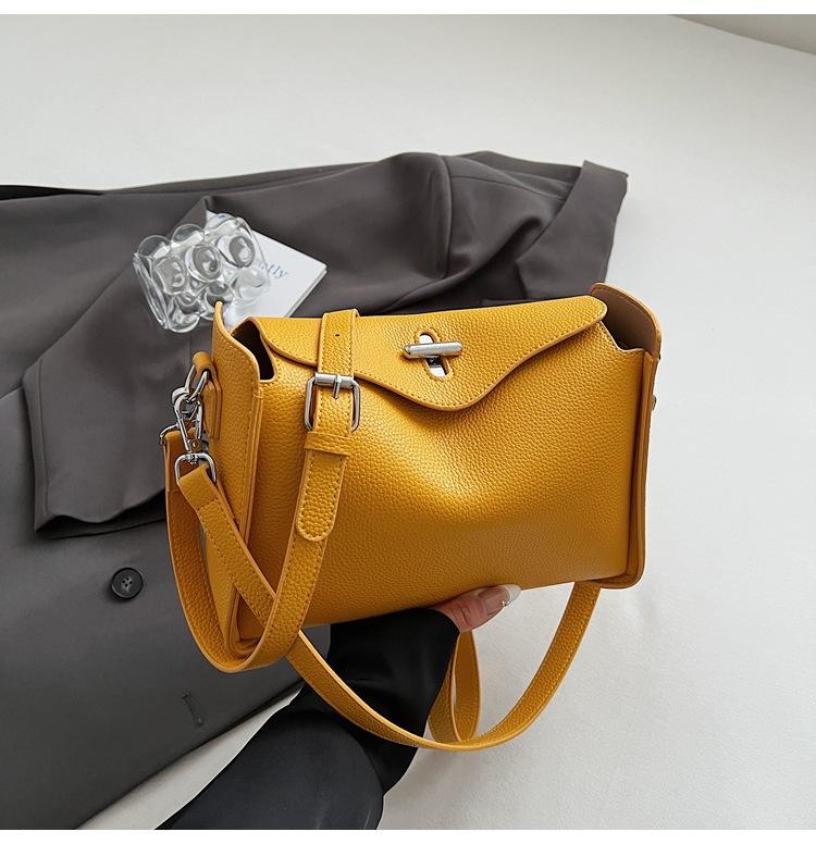 

High-value fashion bag women s 2025 new versatile underarm bag high-quality texture solid color commuter shoulder messenger bag