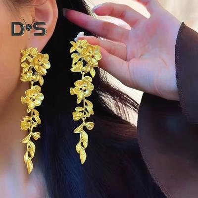 1 Pair Women Flower Tassel Hanging Earrings Long Golden Earrings for Prom Formal Party Exaggerated Style Ear Jewelry for Celebrity Actress
