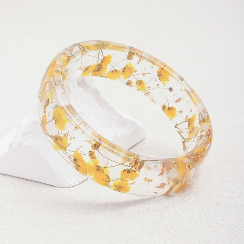 Elegant Resin Bangle With Preserved Flowers Comfortable Dried Flower Wristband For Women Fashion Jewelry Gift