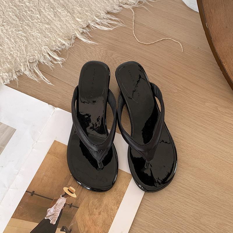 

Internet celebrity thick-soled flip-flops women s 2025 new summer wear wedge heel small height increase non-slip cool slippers 35