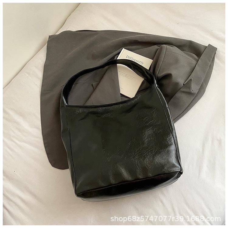Retro large-capacity tote bag women s 2025 spring new trendy fashion shoulder bag versatile foreign style underarm bag