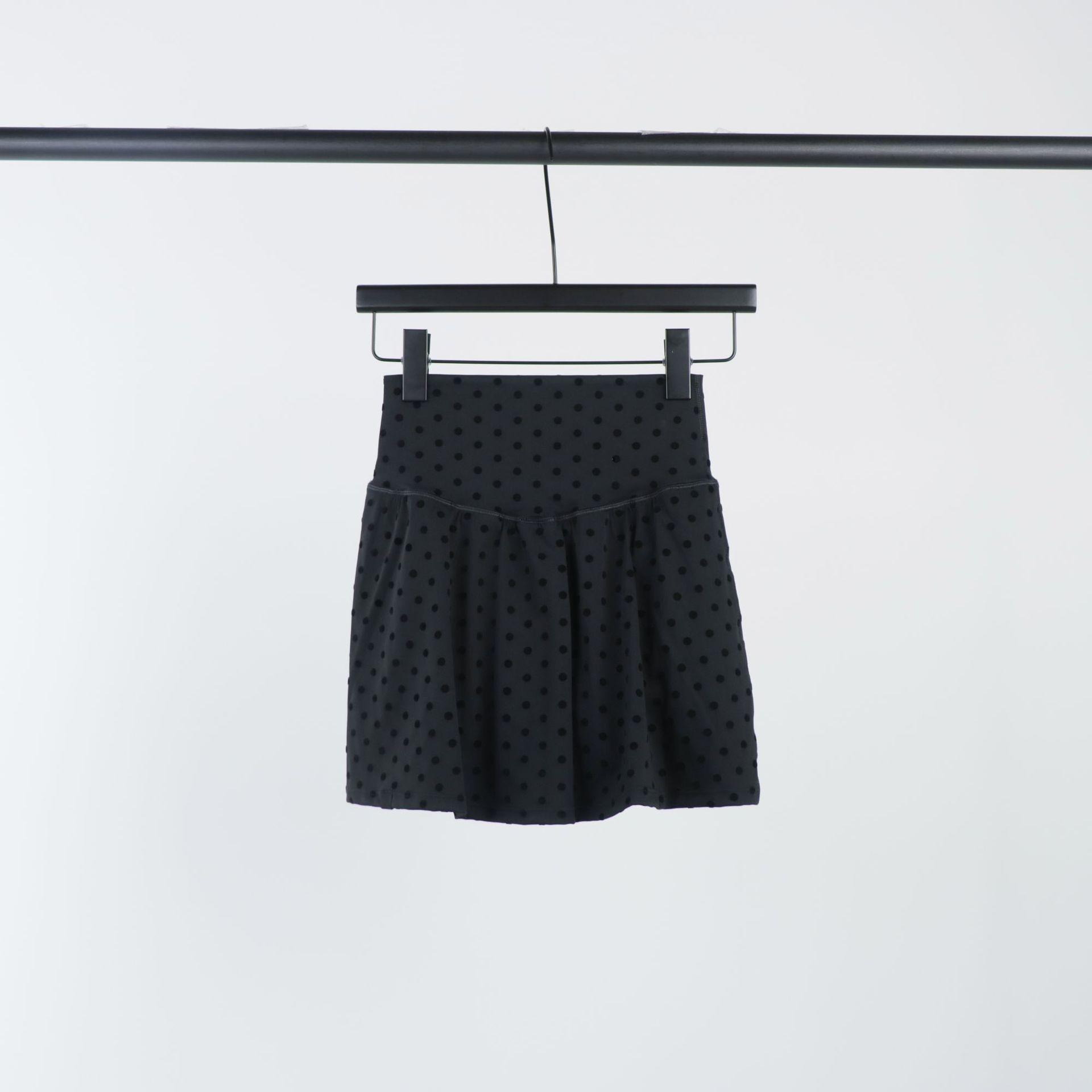 LULU Women s Half Skirt for Yoga & Fitness M (Size 4)