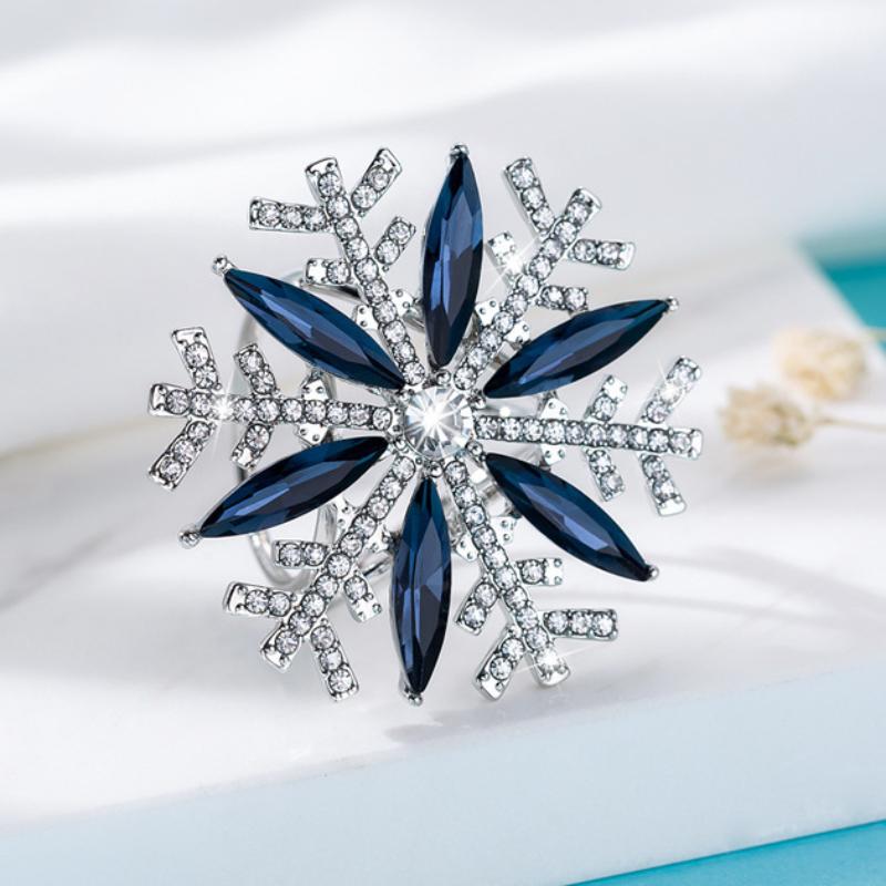 Novo broche criativo de floco de neve com strass de Natal para mulheres, simples e elegante, casaco de inverno, broche, colarinho, acessórios