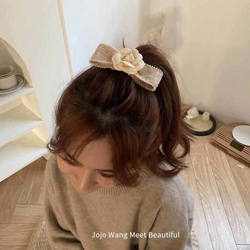 Herbst Kamelie Duftende Schleife Haarspange: Stilvolles großes Damen-Accessoire für den Hinterkopf.