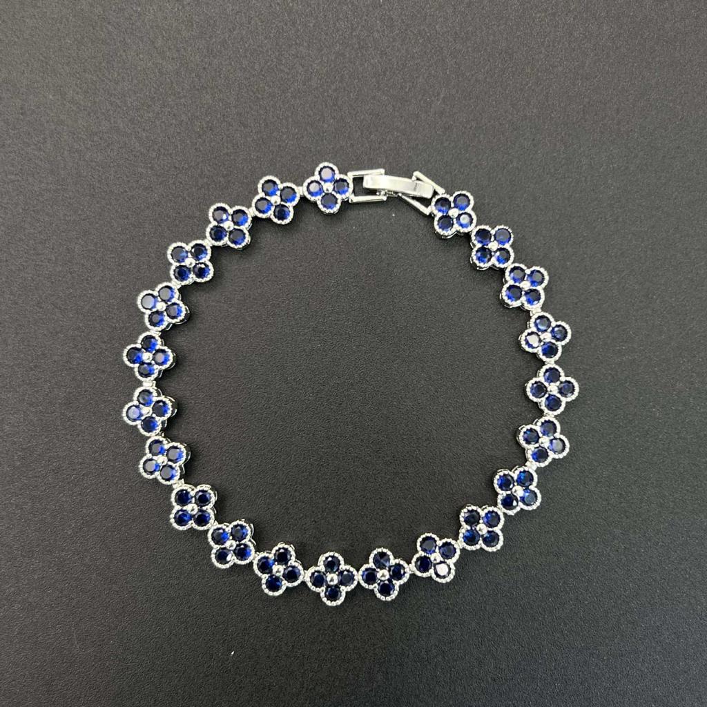 Four-Leaf Clover Zircon Diamond Luxury Bracelet - Colorful European & American Fashion Bangle