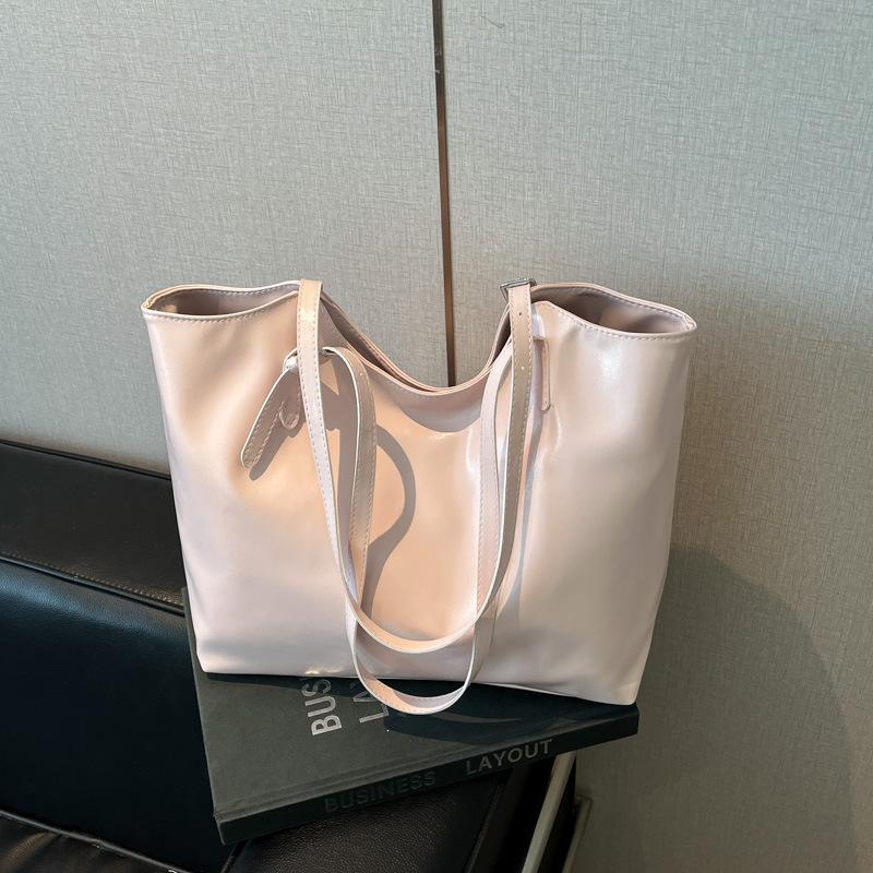 

Простая и универсальная женская сумка большой вместимости 2025 года, новая сумка для отдыха на плечо из мягкой кожи, рабочая сумка-тоут