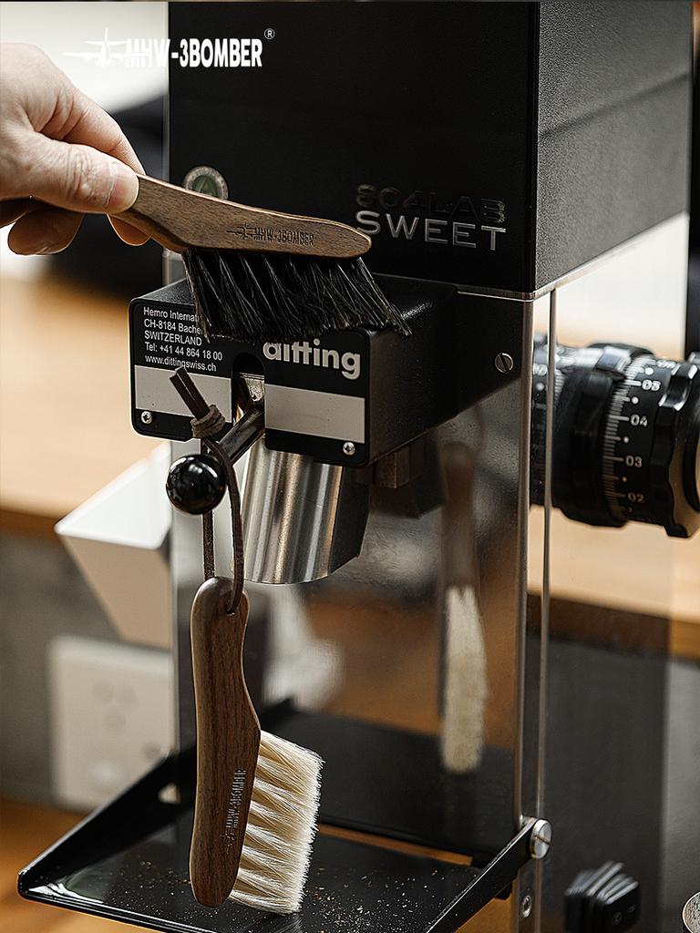 MHW-3BOMBER Coffee Grinde Machine Cleaning Brush Vintage Solid Wood Brush Professional Home Barista Clean Tool Cafe Accessories