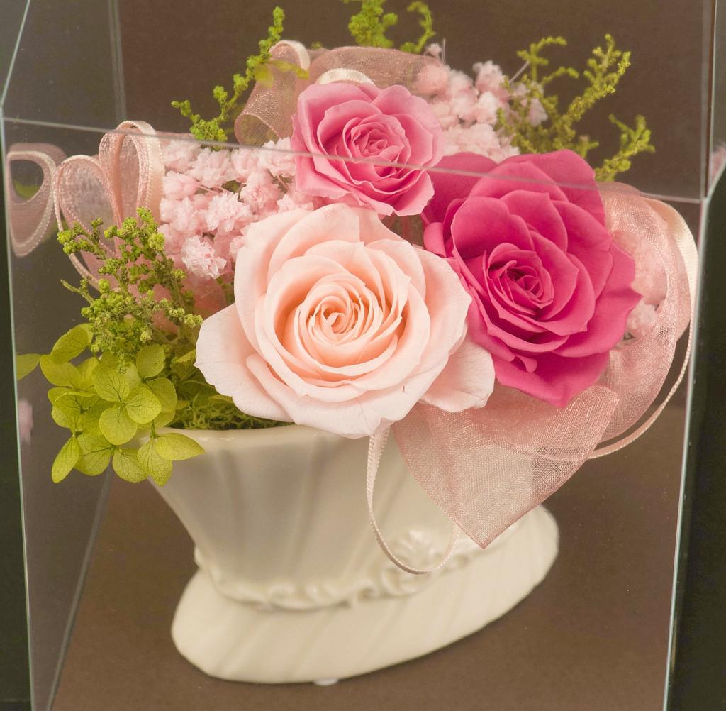 Preserved Flowers in a Clear Case "Sweet" Pink Small