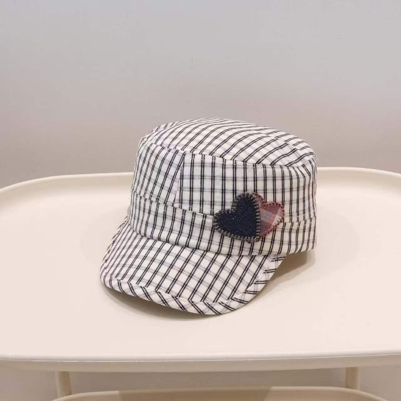 

Vintage Plaid Painter Newsboy Cap Beret Women Spring Summer New Double Heart Patch Face Slimming Hat 56-58cm чорний