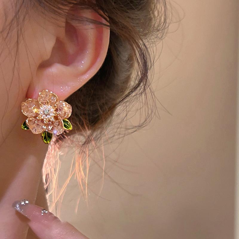 Flower pearl stud earrings high-end exquisite earrings summer niche versatile earrings women