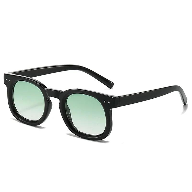  Retro Small Square Sunglasses Women Fashion Gradient Gray Tea Shades UV400 Men Rivets Trending Punk Sun Glasses