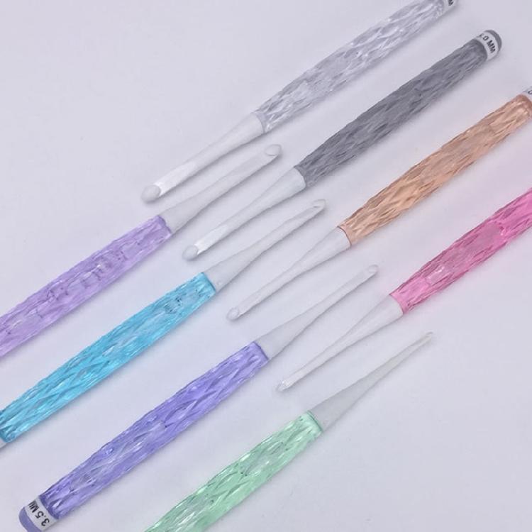 8Pcs 2.5mm-6.0mm Ergonomic Crochet Hook Set Crochet Needle for Beginner Hobbyist Knitting Sweater Scarf Socks Hat Bag