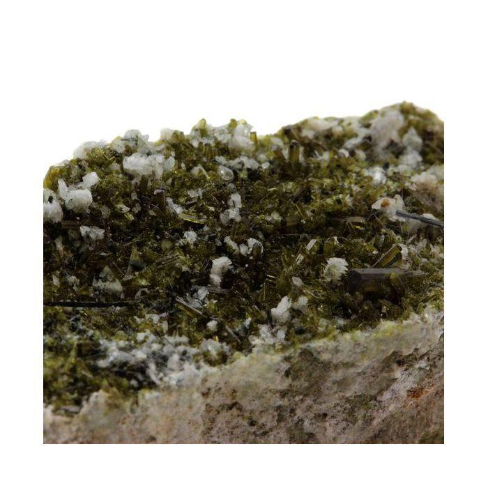 Epidote + Feldspath 223.7 carats