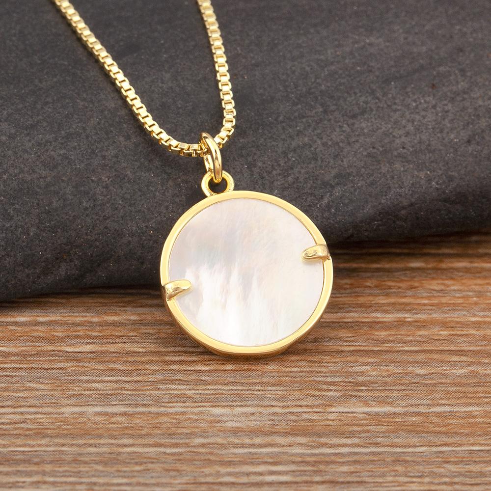 Natural Shell Circular Pendant Necklace, Paired With Copper Zircon, Suitable For Both Men And Women To Wear.
