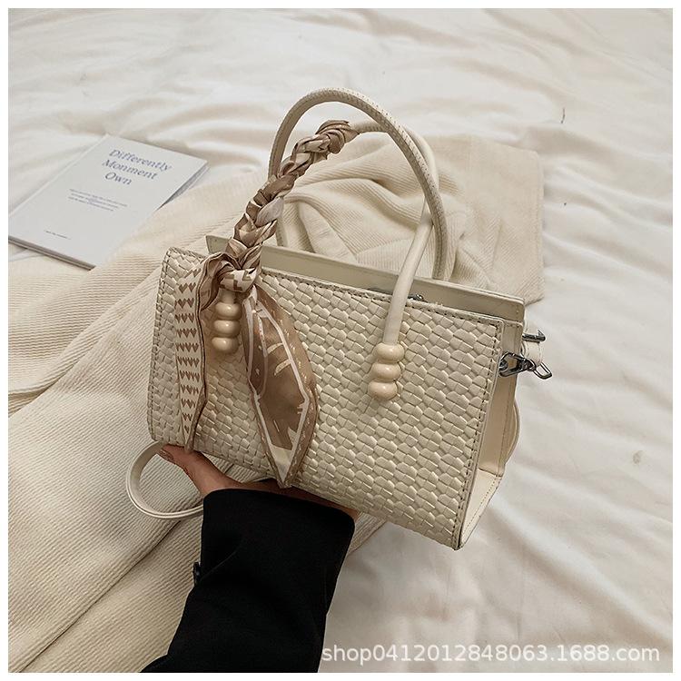 

Французская нишевая сумка женская 2025 новая модная сумочка высококлассная плетеная на плечо сумка-мессенджер для通勤 универсальная