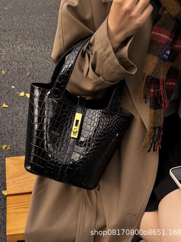 European & American Fashion Crocodile Pattern Bucket Bag - Lightweight, Retro, Versatile Handbag