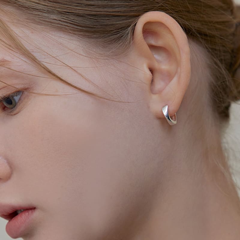 Lewe Edge Wave One Touch Earring (S/M)