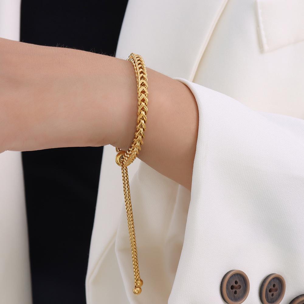 

Стильный набор из ожерелья из титановой стали и браслета-цепочки «змеиная кость» для женщин