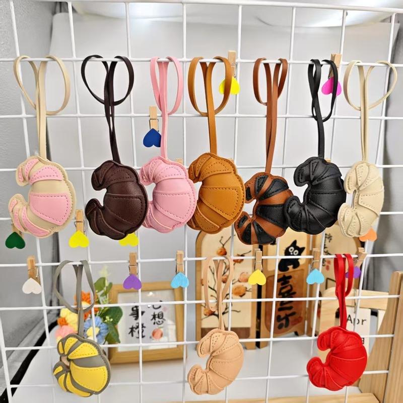 Creative Cow Horn Leather Backpack Pendant Fashion Cute Patchwork Pink White Patch Keychain Clothing Luggage Matching Pendant