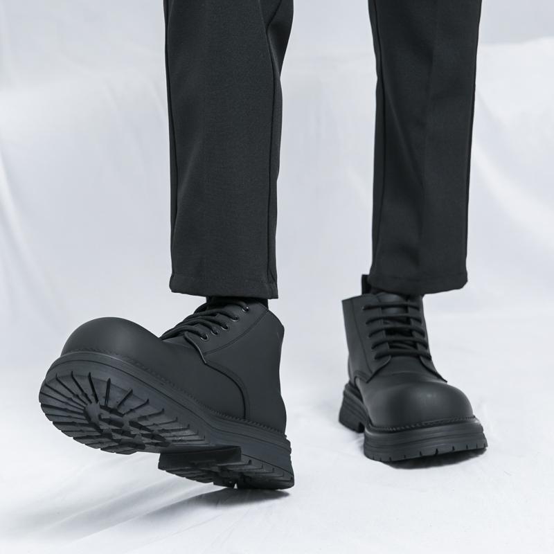 Black men's Thick soled boots Classic minimalist fashion style Outdoor motorcycle Daily office and casual men's shoes 38-45